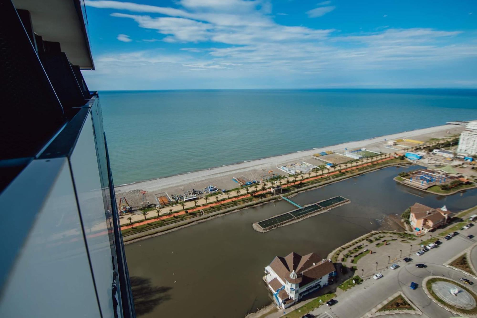 Luxury Beach Front Hotel Batumi Ngoại thất bức ảnh