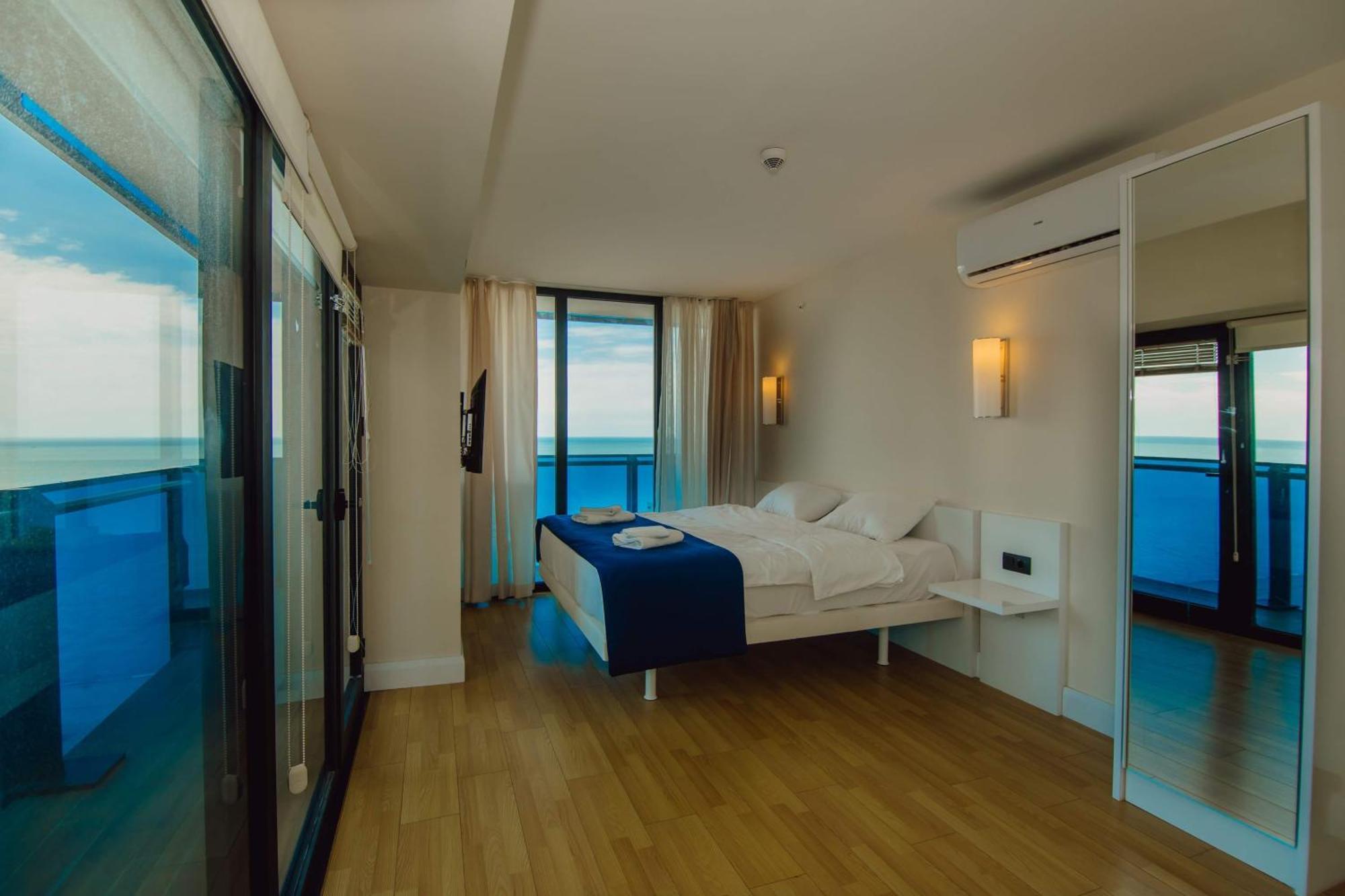 Luxury Beach Front Hotel Batumi Ngoại thất bức ảnh