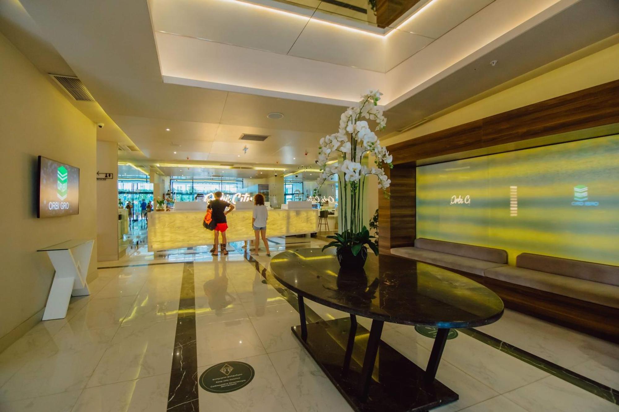 Luxury Beach Front Hotel Batumi Ngoại thất bức ảnh