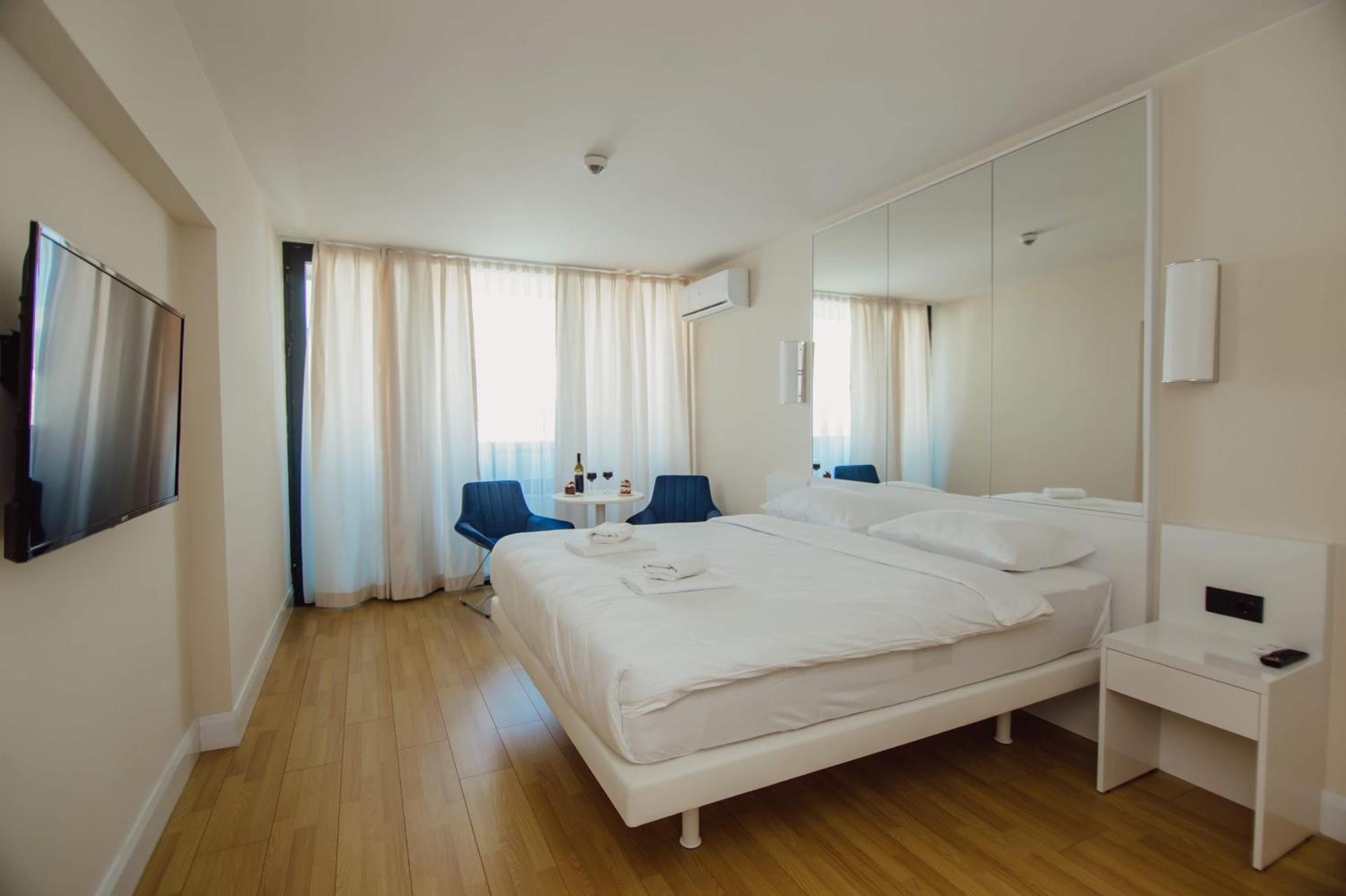 Luxury Beach Front Hotel Batumi Ngoại thất bức ảnh