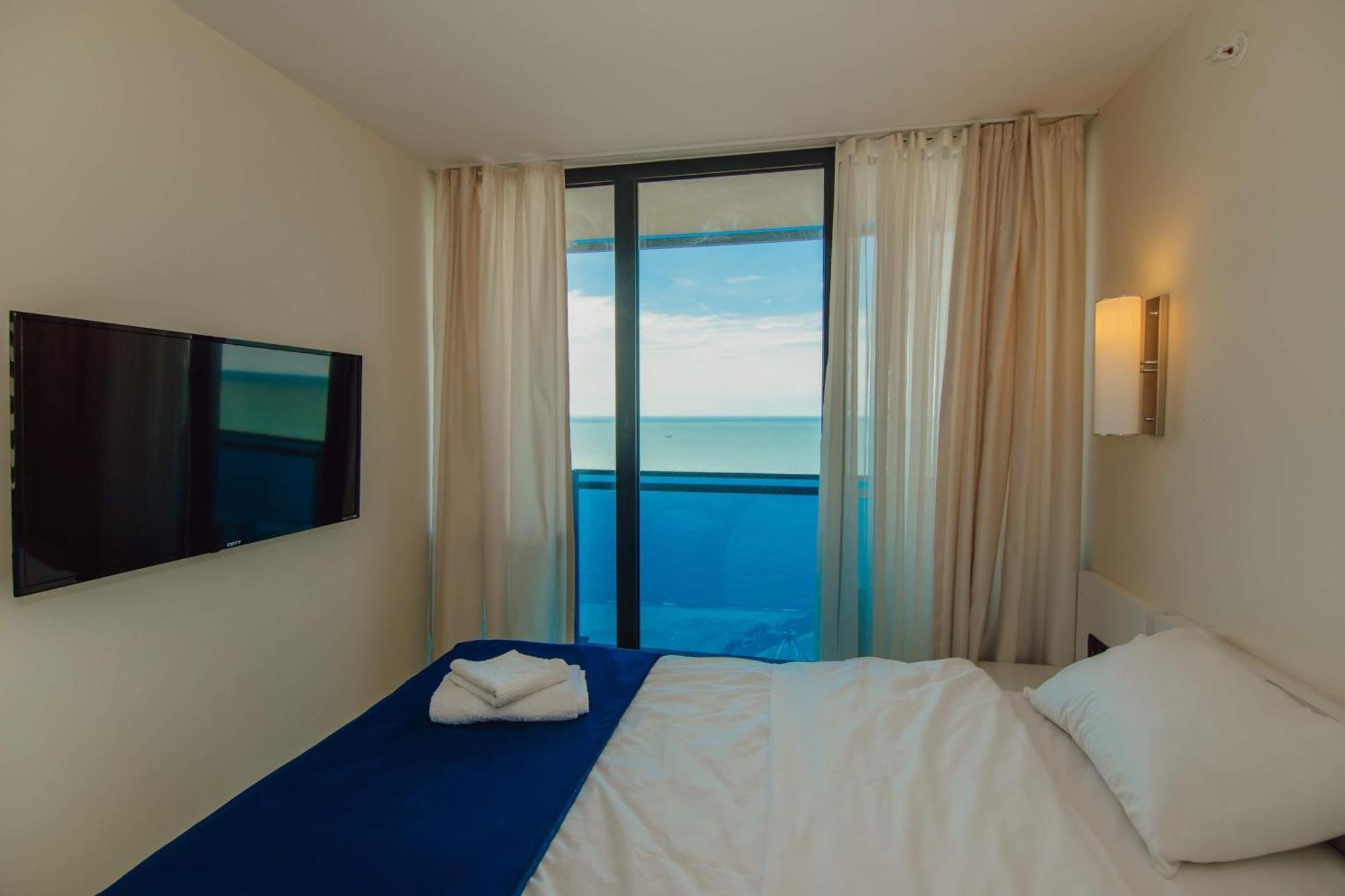 Luxury Beach Front Hotel Batumi Ngoại thất bức ảnh